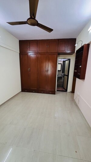 Room in 2 BHK Apartment at Marathon Cosmos, Mulund West – for Rent
