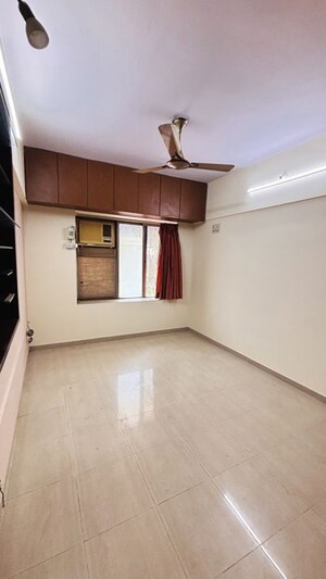 Room in 2 BHK Apartment at Marathon Cosmos, Mulund West – for Rent