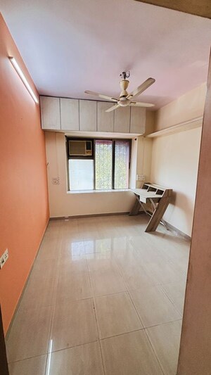 Room in 2 BHK Apartment at Marathon Cosmos, Mulund West – for Rent