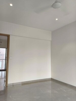Room in 2 BHK Apartment at Khar West – for Sale