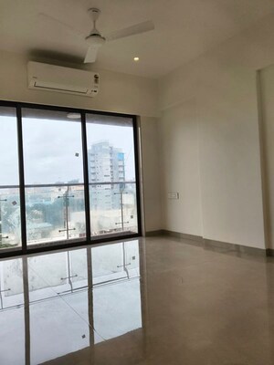 Room in 2 BHK Apartment at Khar West – for Sale