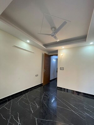 Room in 2 BHK Apartment at Chattarpur – for Rent