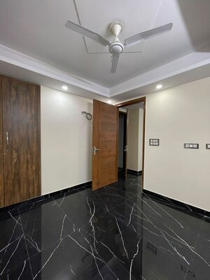 Room in 2 BHK Apartment at Chattarpur – for Rent