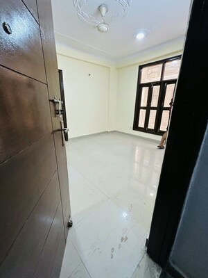 Room in 1 BHK Apartment at Neb Sarai – for Rent