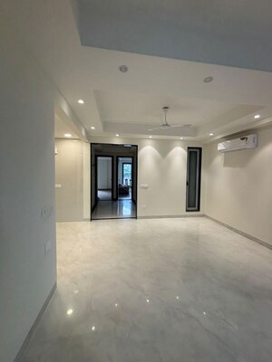 Room in 3 BHK Apartment at Saket – for Rent