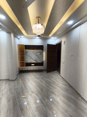Room in 2 BHK Builder Floor at Gyan Khand I – for Sale
