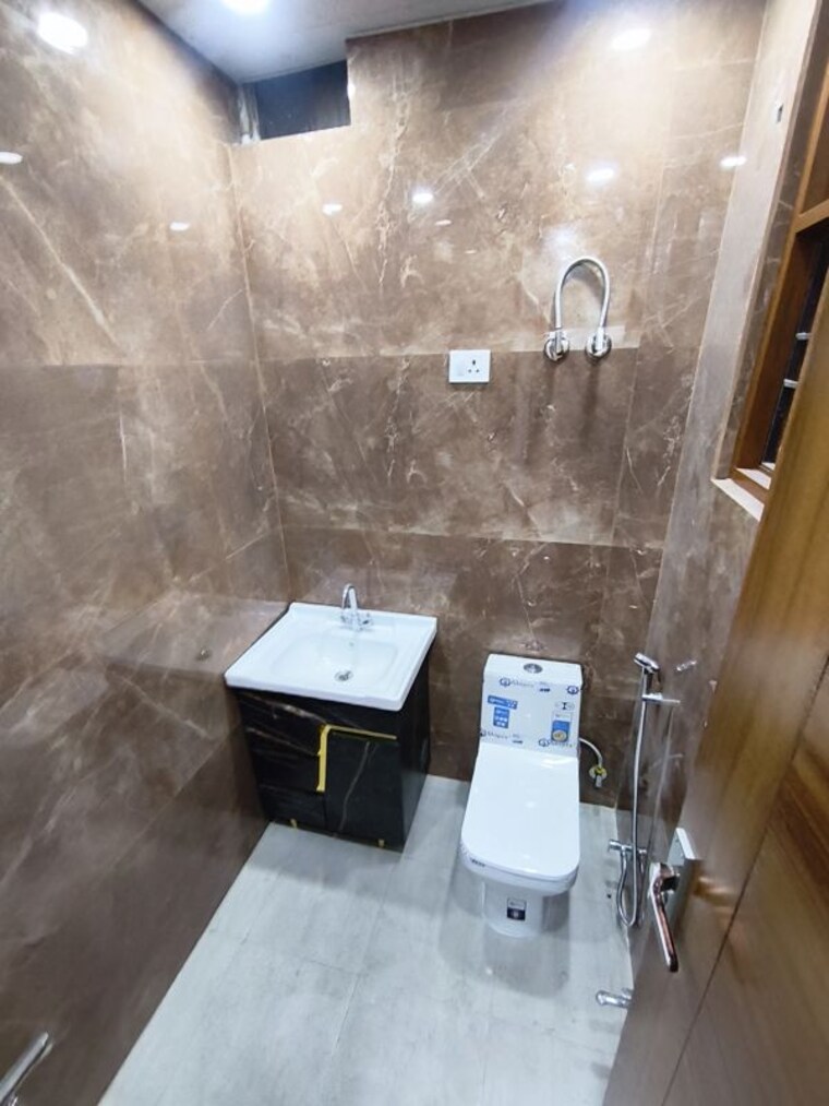 Bathroom, gyan khand i 2 Bedroom 1100 Sq.Ft. Builder Floor In Gyan Khand I Ghaziabad 10750318