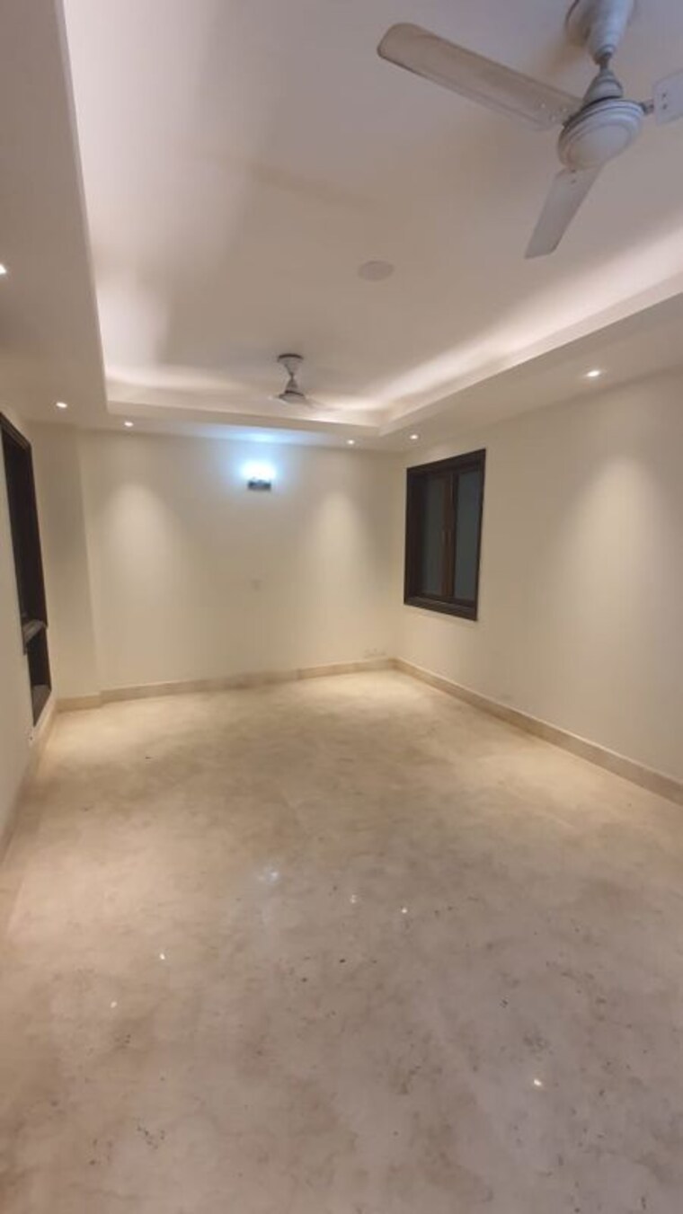 Room, east of kailash 3 Bedroom 160 Sq.Yd. Builder Floor In East Of Kailash Delhi 10750323