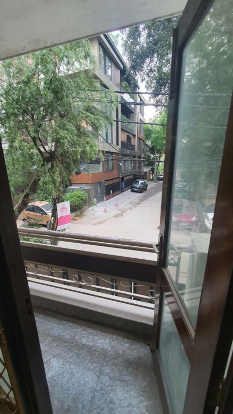Balcony, east of kailash 3 Bedroom 160 Sq.Yd. Builder Floor In East Of Kailash Delhi 10750323