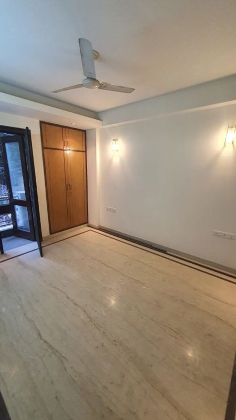 Room, east of kailash 3 Bedroom 160 Sq.Yd. Builder Floor In East Of Kailash Delhi 10750323