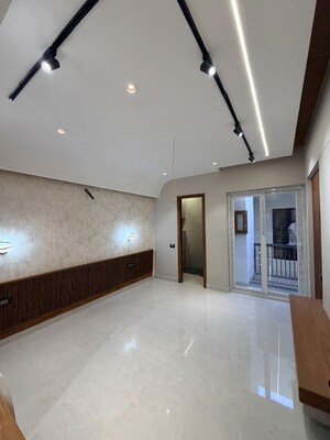Room in 4 BHK Independent House at Sector 124 – for Sale