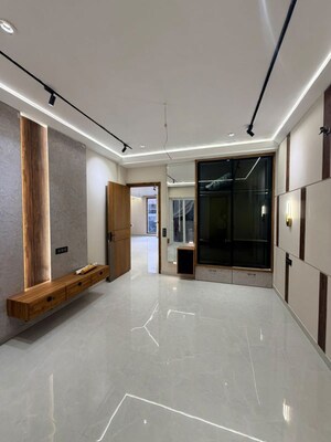 Room in 4 BHK Independent House at Sector 124 – for Sale