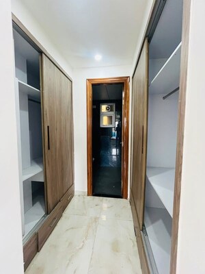 Building Lobby in 4 BHK Builder Floor at Sector 40 – for Rent