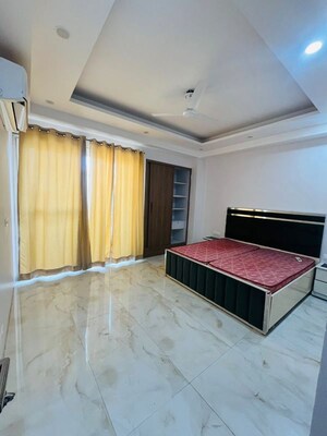 Bedroom in 4 BHK Builder Floor at Sector 40 – for Rent