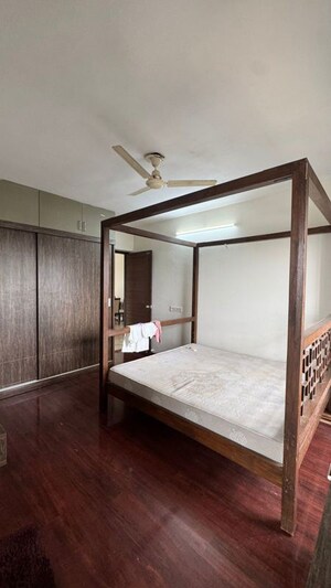 Room in 3 BHK Apartment at Ambawadi – for Rent