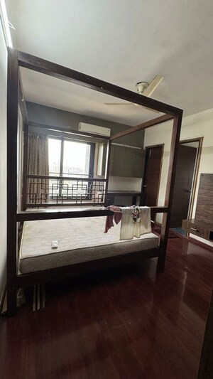 Room in 3 BHK Apartment at Ambawadi – for Rent