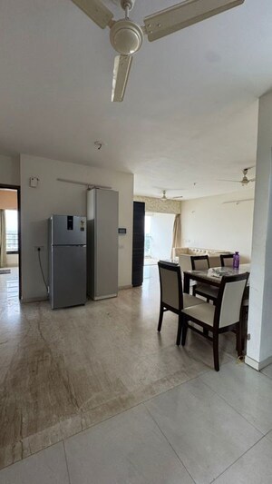 Lift in 3 BHK Apartment at Ambawadi – for Rent