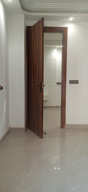 Room in 2 BHK Builder Floor at Palam – for Rent