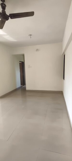 Room in 2 BHK Apartment at Raunak Unnathi Woods Supreme, Ghodbunder Road – for Rent
