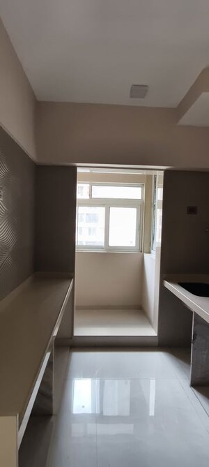 Room in 2 BHK Apartment at Raunak Unnathi Woods Supreme, Ghodbunder Road – for Rent