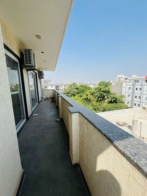 Balcony in 4 BHK Builder Floor at Sector 46 – for Rent