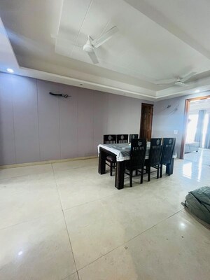 Parking in 4 BHK Builder Floor at Sector 46 – for Rent