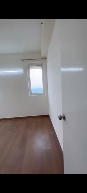 Room in 3 BHK Apartment at Jaypee Greens Kosmos, Sector 134 – for Rent