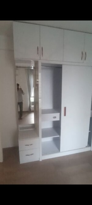 Room in 3 BHK Apartment at Jaypee Kensington Park Apartments, Sector 133 – for Rent