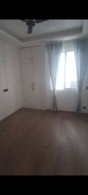 Room in 3 BHK Apartment at Jaypee Kensington Park Apartments, Sector 133 – for Rent