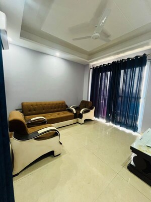 Living Room in 4 BHK Builder Floor at Sector 51 – for Rent