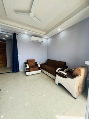Living Room in 4 BHK Builder Floor at Sector 51 – for Rent