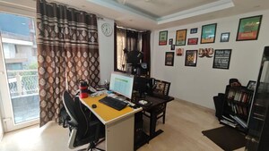 Team Area in 3 BHK Builder Floor at Nehru Enclave – for Rent
