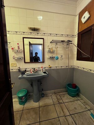Team Area in 3 BHK Builder Floor at Sushant Lok I – for Rent