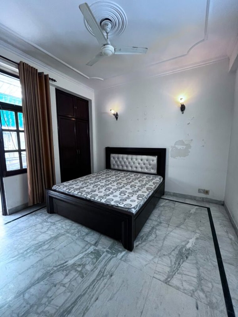 Bedroom, sushant lok i 3 Bedroom 280 Sq.Yd. Builder Floor In Sushant Lok I Gurgaon 10750399