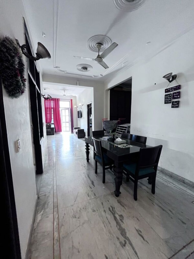 Team Area, sushant lok i 3 Bedroom 280 Sq.Yd. Builder Floor In Sushant Lok I Gurgaon 10750399