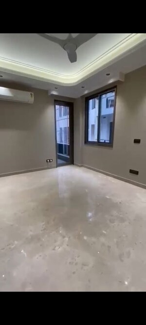 Room in 3 BHK Builder Floor at Green Park – for Rent