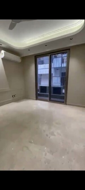 Room in 3 BHK Builder Floor at Green Park – for Rent