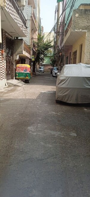 Parking in 3 BHK Builder Floor at Palam Extension – for Sale