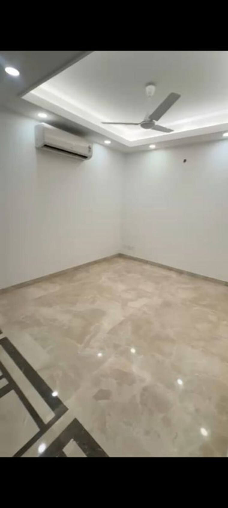 Room, greater kailash ii 4 Bedroom 300 Sq.Yd. Builder Floor In Greater Kailash ii Delhi 10750430