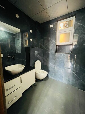 Team Area in 4 BHK Builder Floor at Sector 38 – for Rent