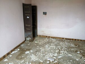Room in  Independent House at Jhande – for Sale