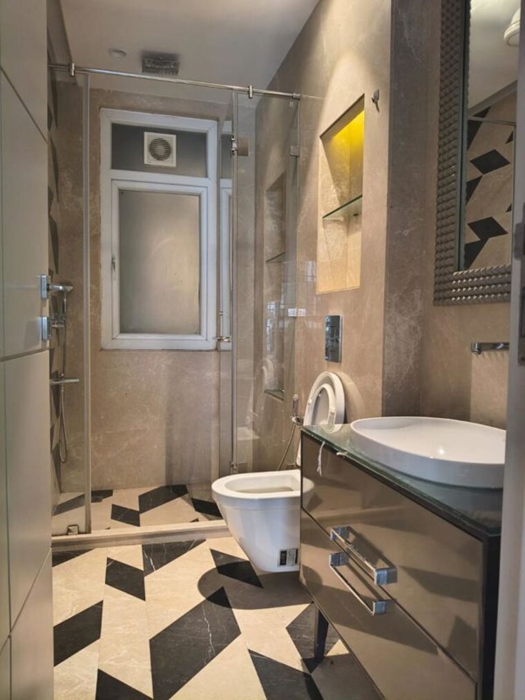 Bathroom, green park 3 Bedroom 200 Sq.Yd. Builder Floor In Green Park Delhi 10750466
