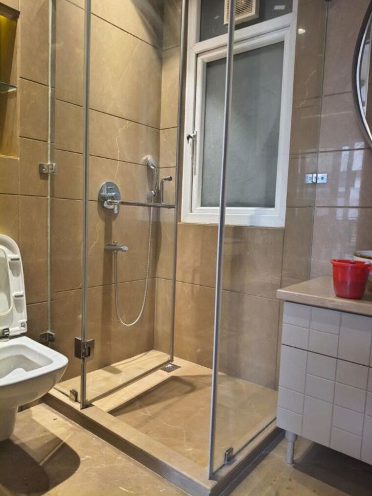 Bathroom, green park 3 Bedroom 200 Sq.Yd. Builder Floor In Green Park Delhi 10750466