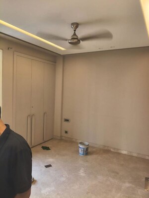 Room in 3 BHK Builder Floor at Green Park – for Rent
