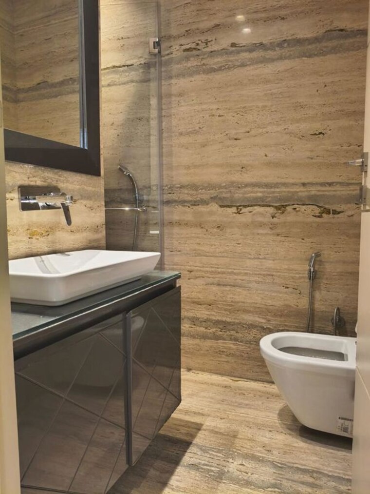 Bathroom, green park 3 Bedroom 200 Sq.Yd. Builder Floor In Green Park Delhi 10750466