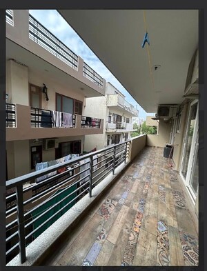 Balcony in 3 BHK Builder Floor at Sector 32 – for Rent