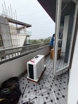 Balcony in 2 BHK Builder Floor at Sector 57 – for Rent