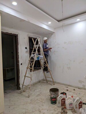 Parking in 2 BHK Builder Floor at Saket – for Sale