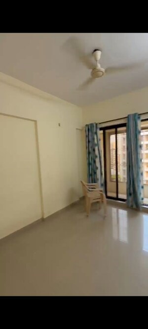Room in 2 BHK Apartment at Andheri CHS, Andheri West – for Rent