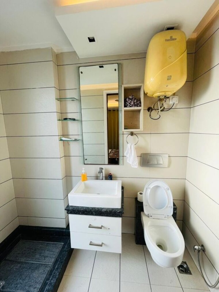 Bathroom, saket 4 Bedroom 250 Sq.Yd. Builder Floor In Saket Delhi 10750611
